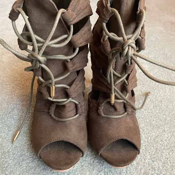 Shoedazzle Size 7 Army Green High Heels - Picture 5 of 5